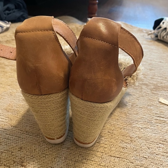 Steve Madden ruffle wedge - Picture 3 of 3